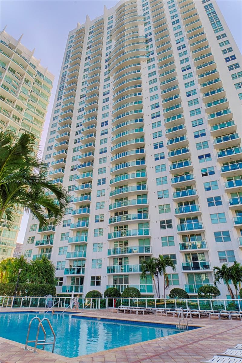 31 SE 5th St # 1208, Miami FL 33131 — 30