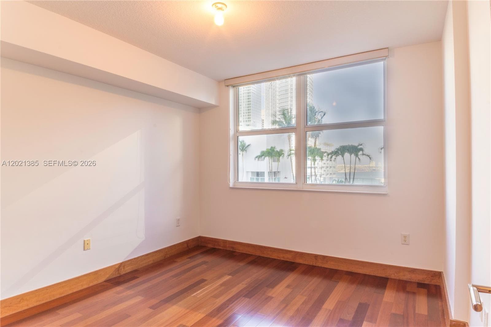 31 SE 5th St # 1208, Miami FL 33131 — 10