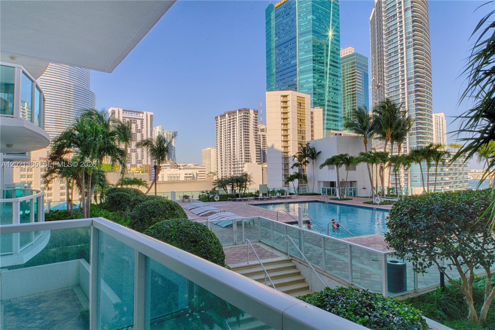31 SE 5th St # 1208, Miami FL 33131 — 29