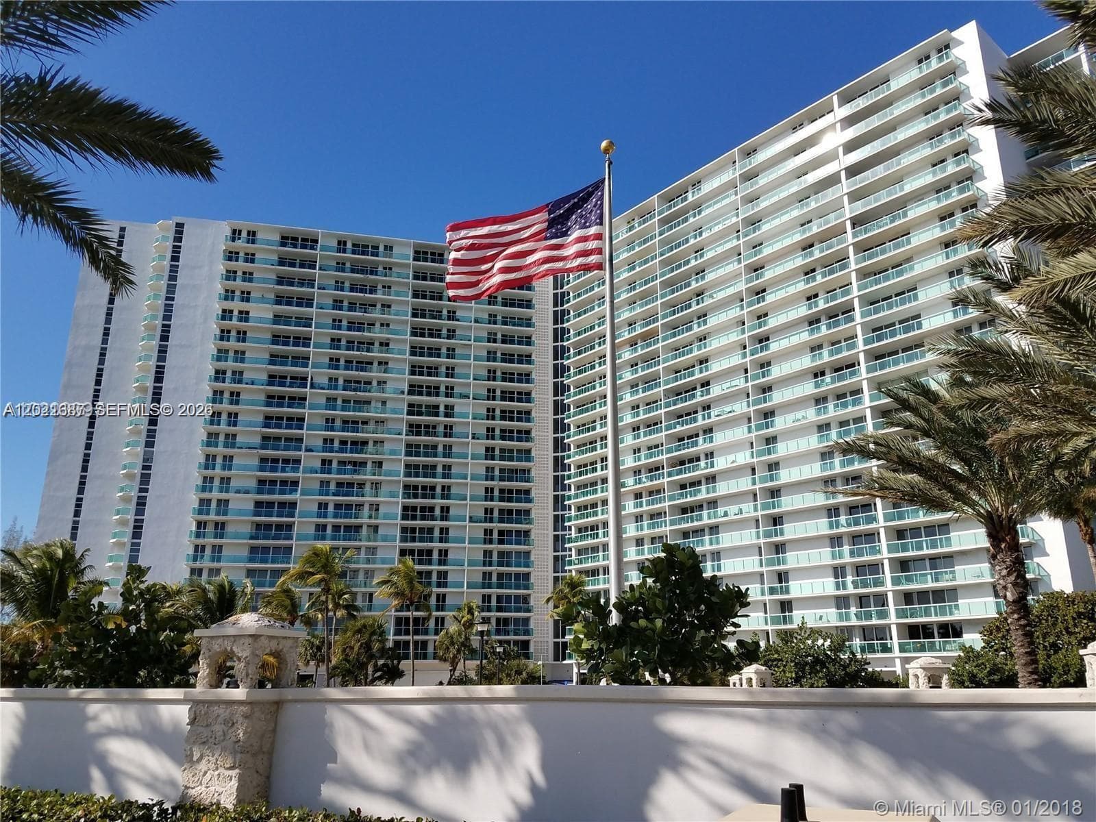 100 Bayview Dr # 1428, Sunny Isles Beach FL 33160 — 1