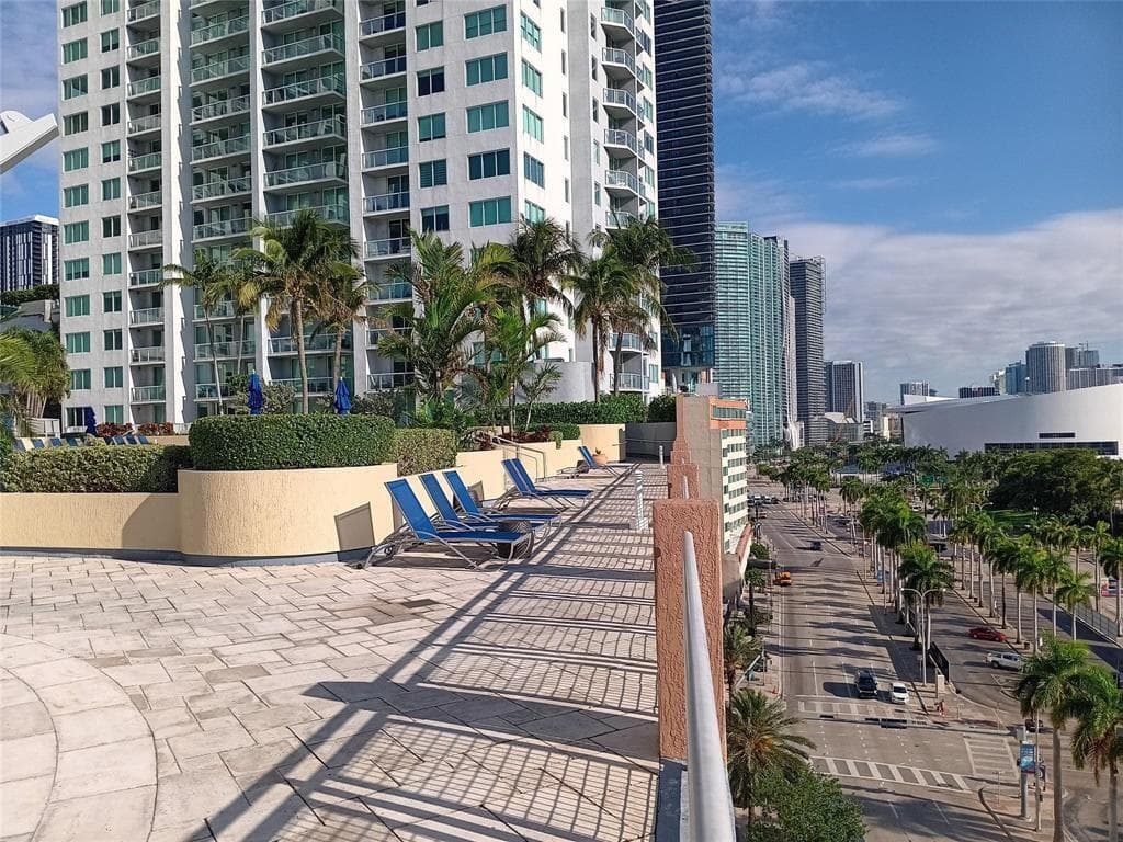 244 Biscayne Boulevard # 2805, Miami FL 33132 — 17