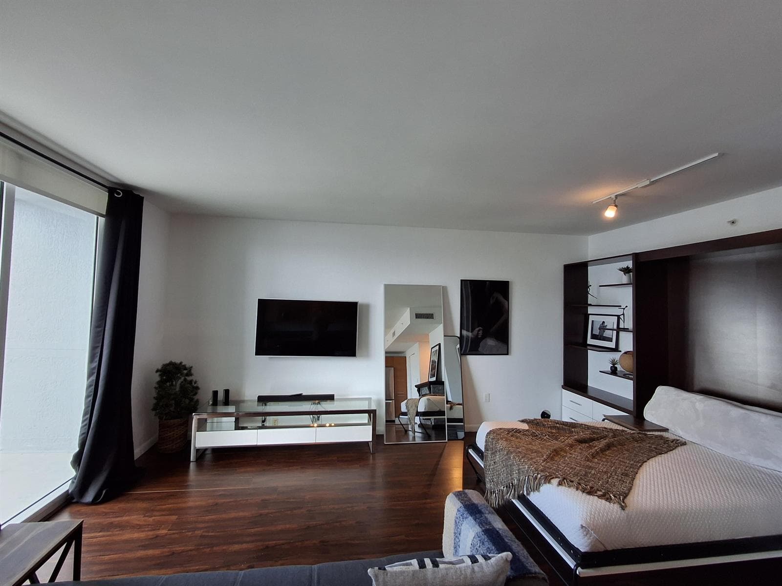 244 Biscayne Boulevard # 2805, Miami FL 33132 — 7