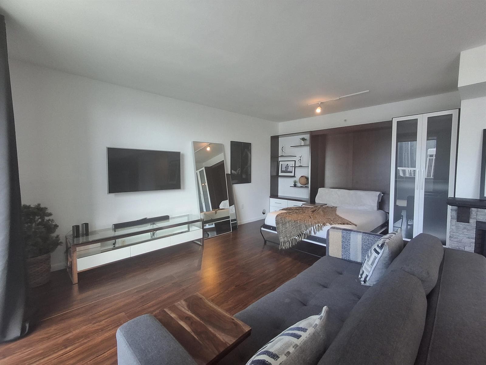 244 Biscayne Boulevard # 2805, Miami FL 33132 — 5