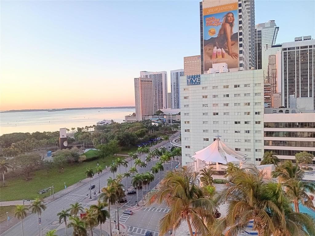 244 Biscayne Boulevard # 2805, Miami FL 33132 — 20
