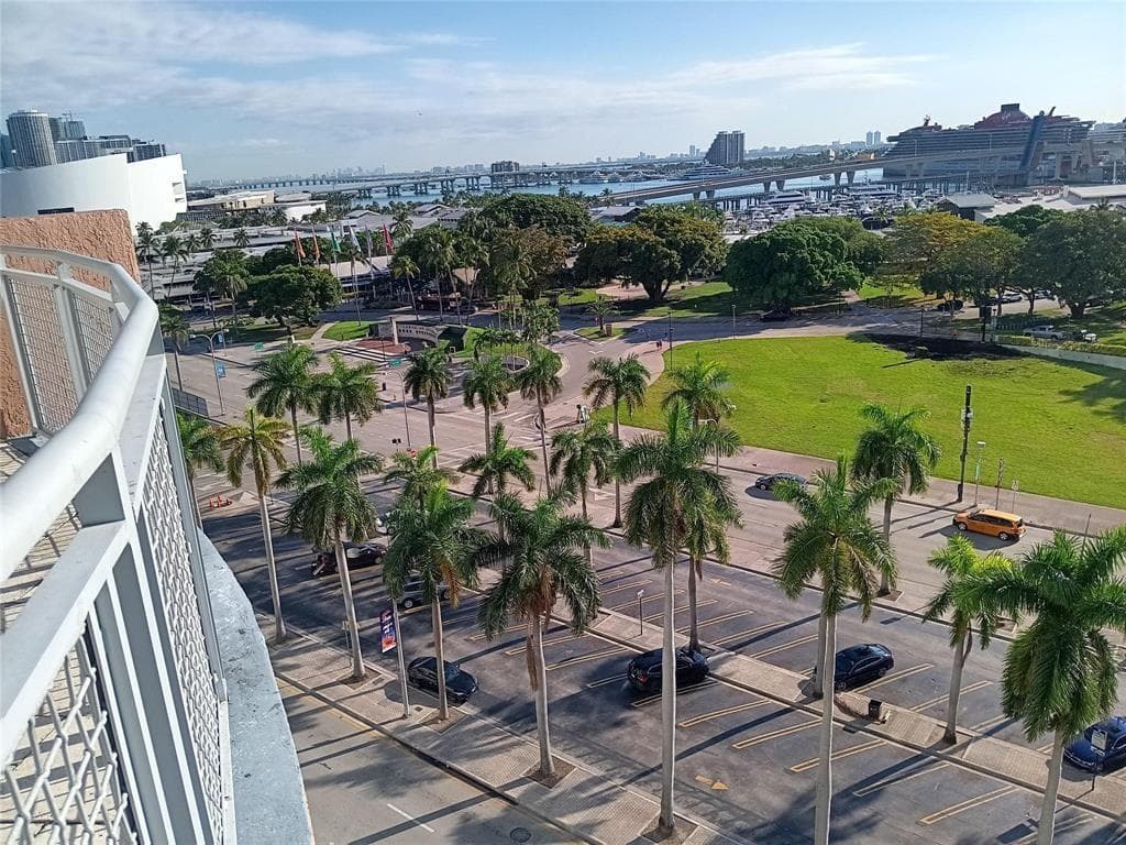 244 Biscayne Boulevard # 2805, Miami FL 33132 — 19