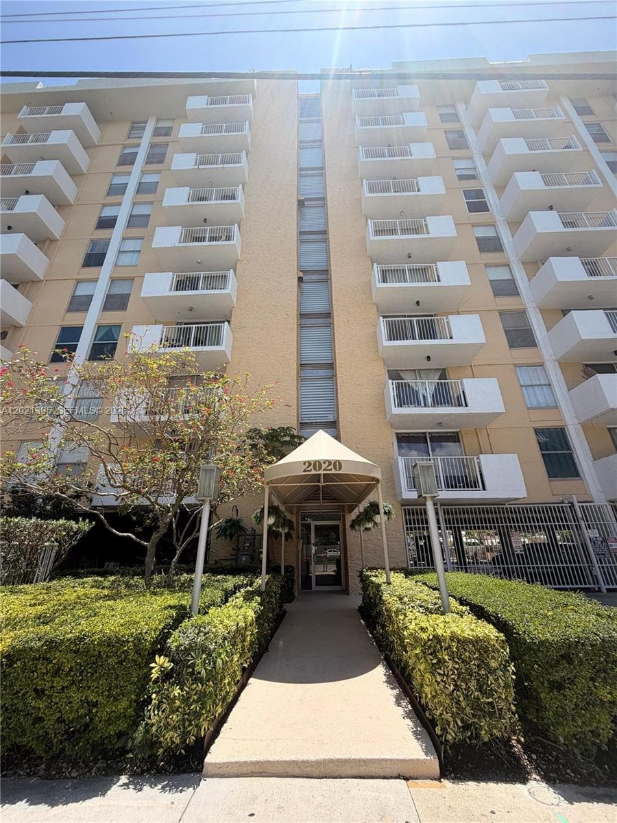 2020 NE 135th St # 310, North Miami FL 33181 — 12
