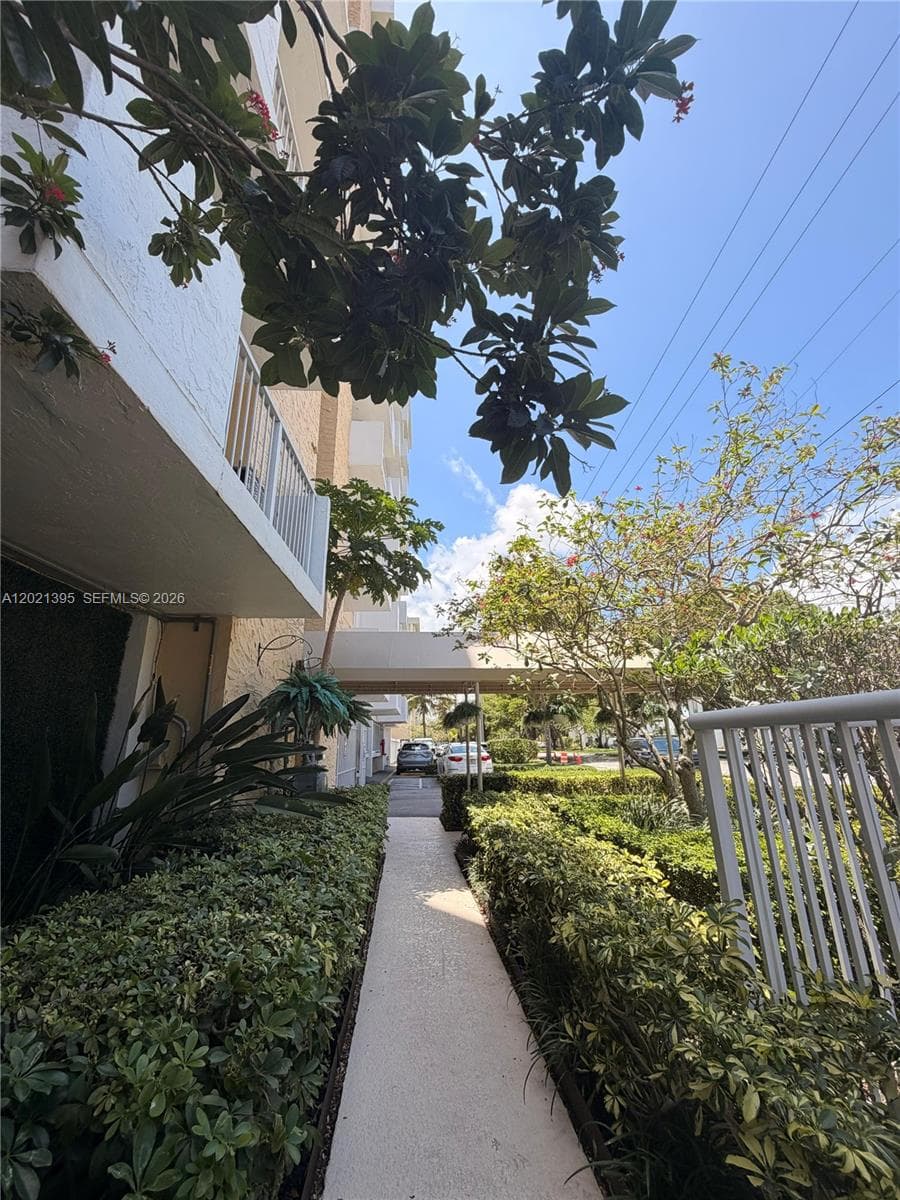 2020 NE 135th St # 310, North Miami FL 33181 — 14