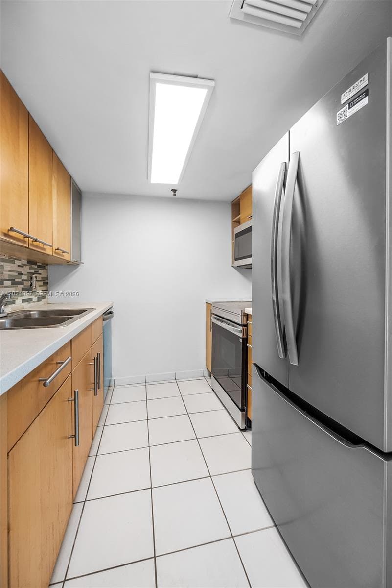 1010 NW 11th St # 507, Miami FL 33136 — 5