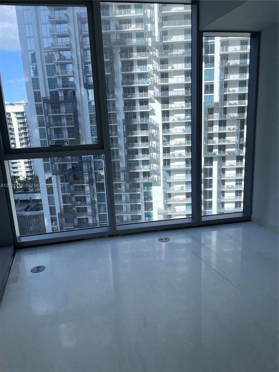 Miami, FL — 12