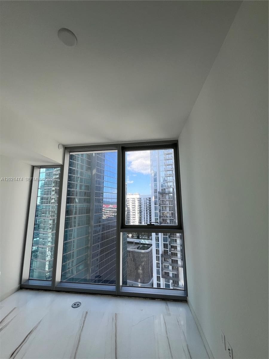 Miami, FL — 22