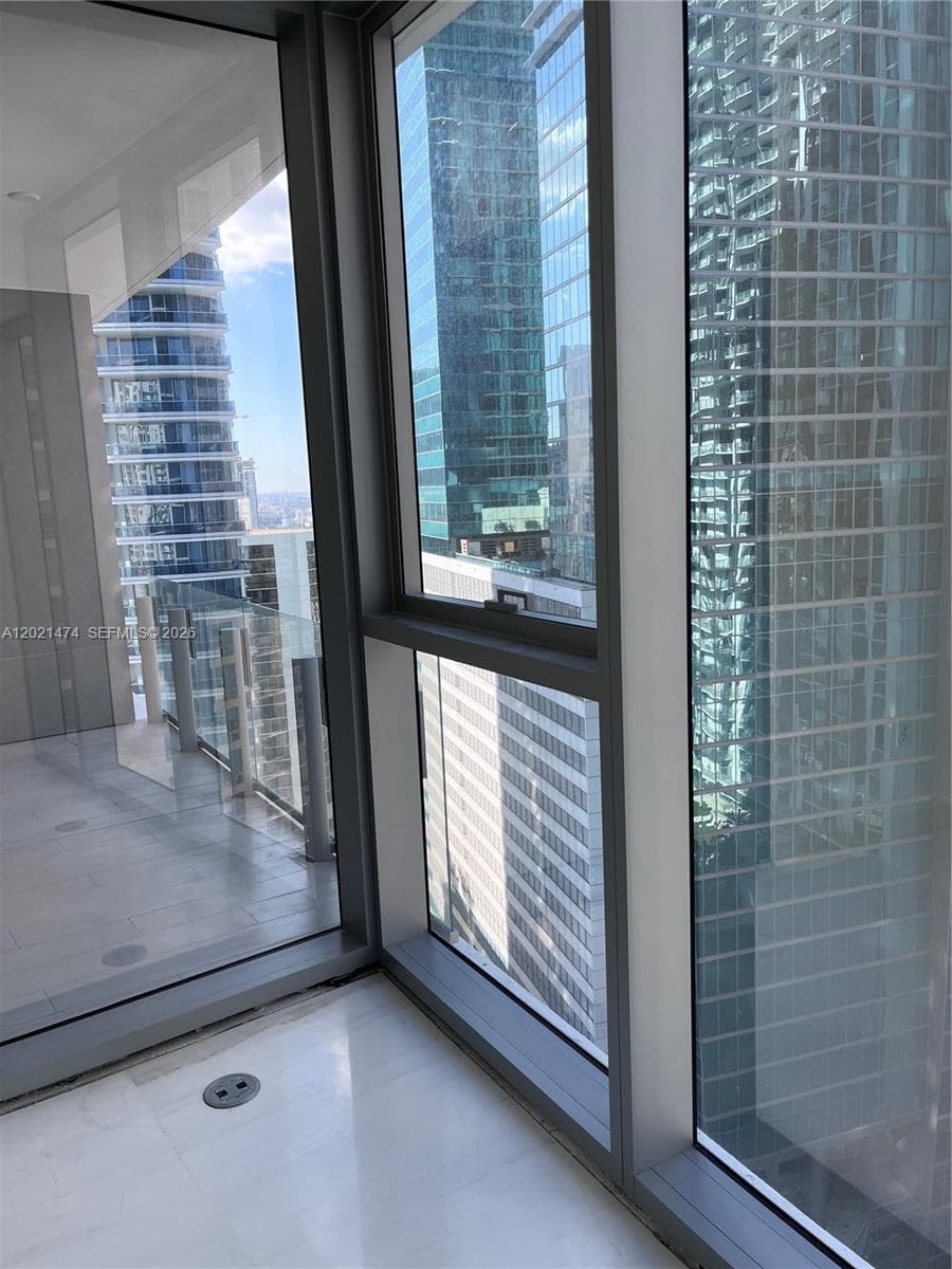 Miami, FL — 18