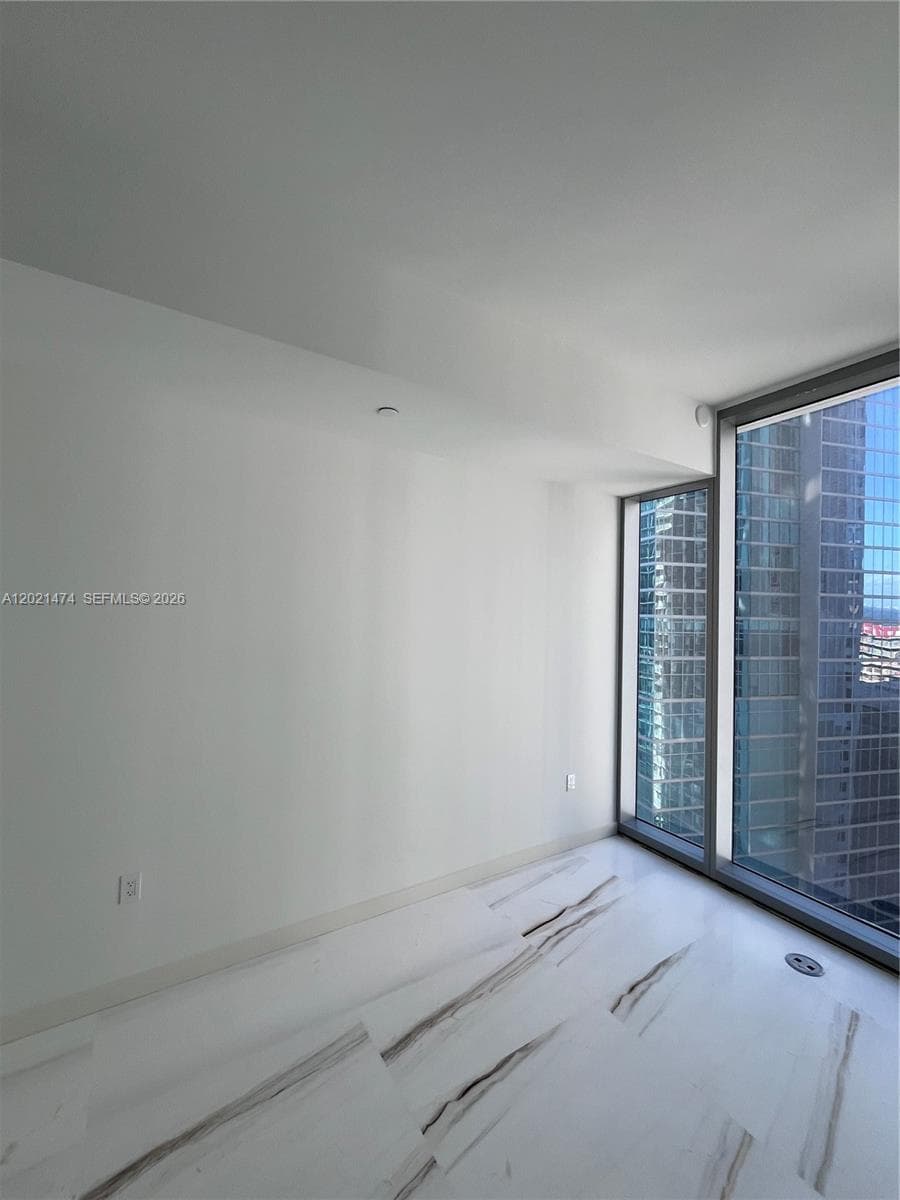 Miami, FL — 21