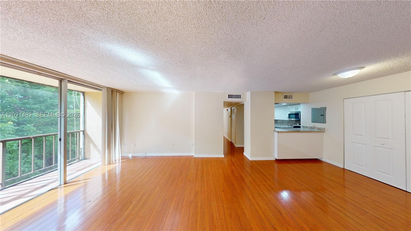 8860 Fontainebleau Blvd # 405, Miami FL 33172 — 2