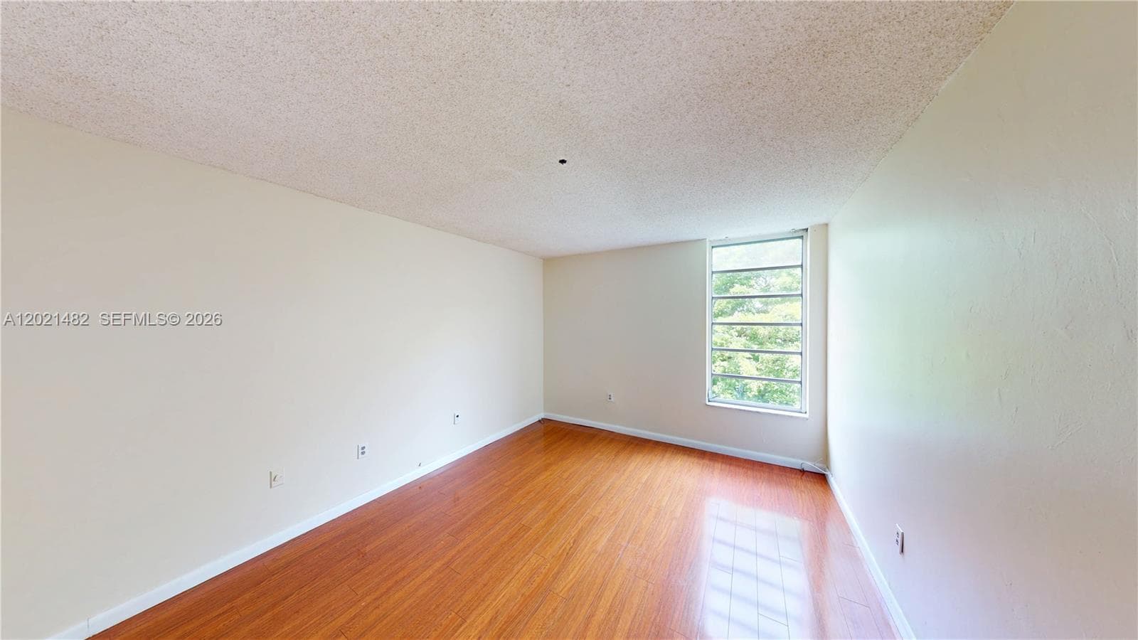 8860 Fontainebleau Blvd # 405, Miami FL 33172 — 10