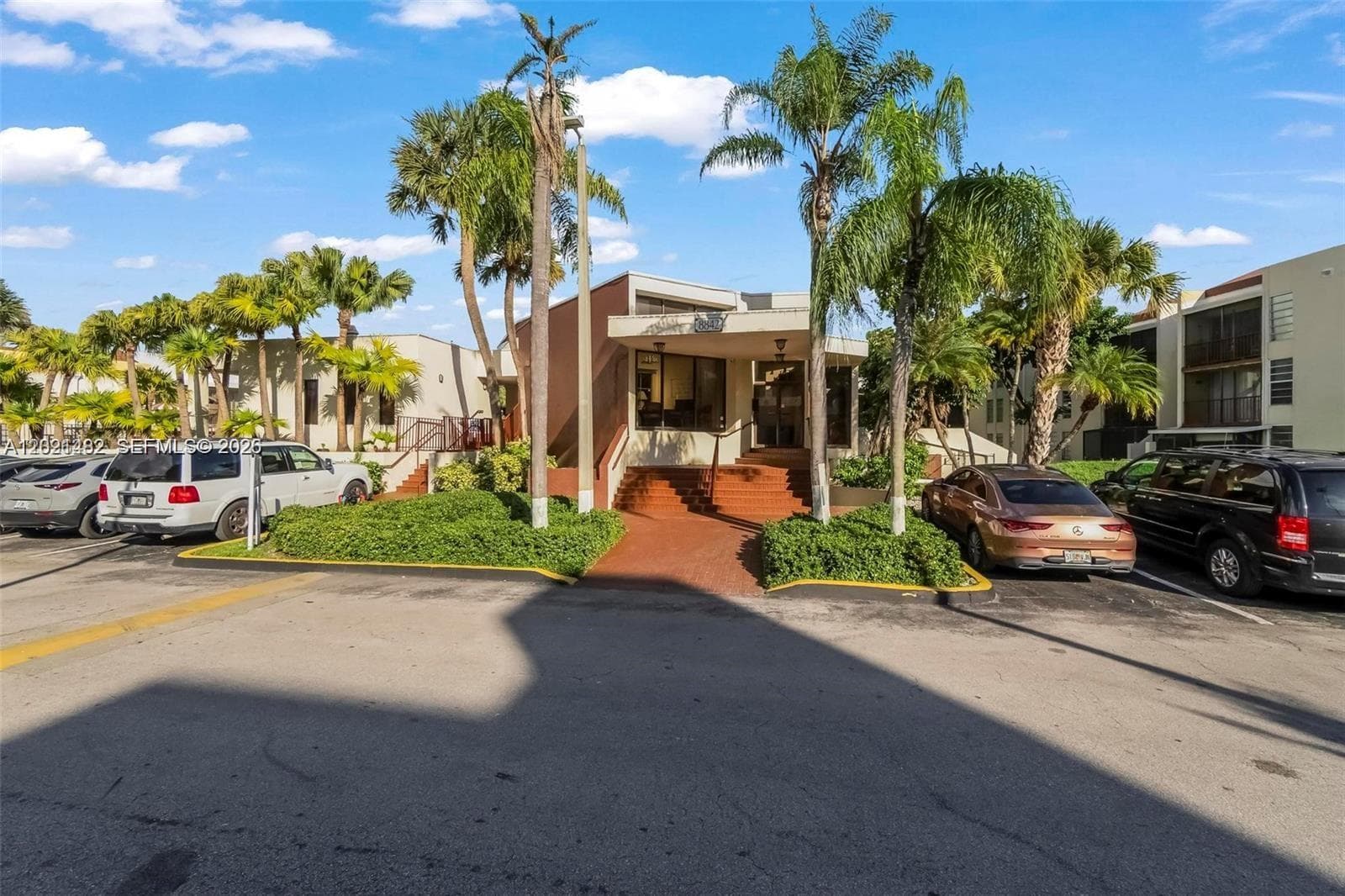 8860 Fontainebleau Blvd # 405, Miami FL 33172 — 21