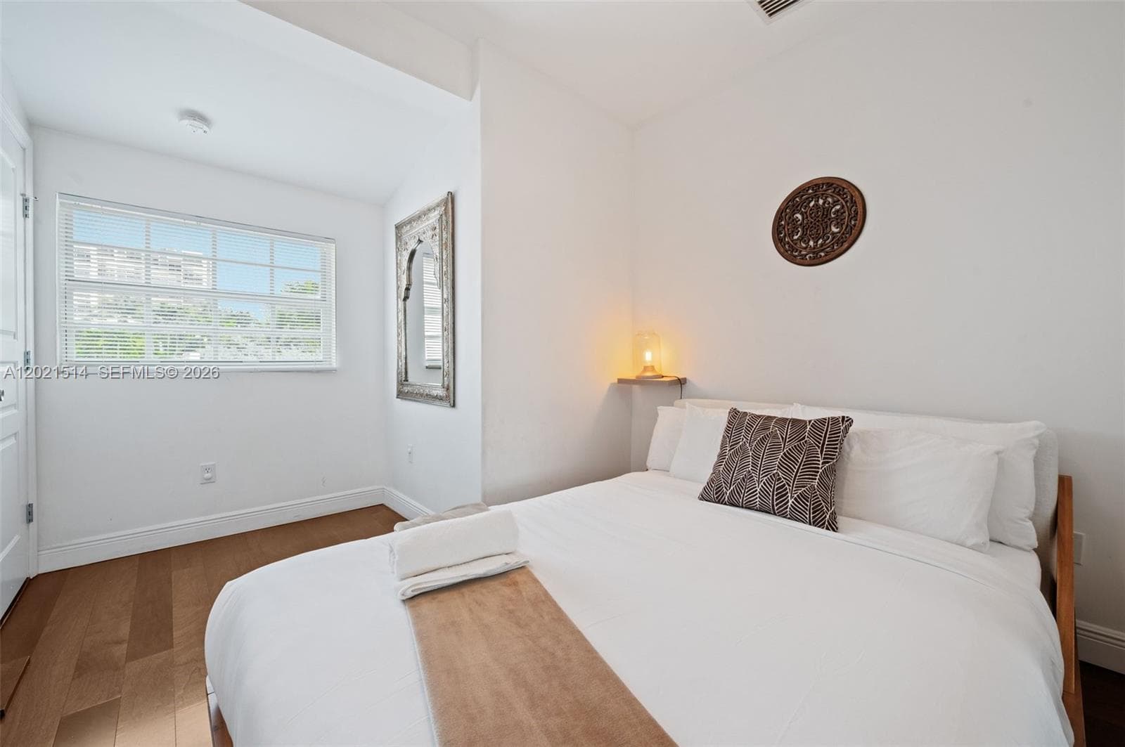 2501 Pine Tree Dr, Miami Beach FL 33140 — 23