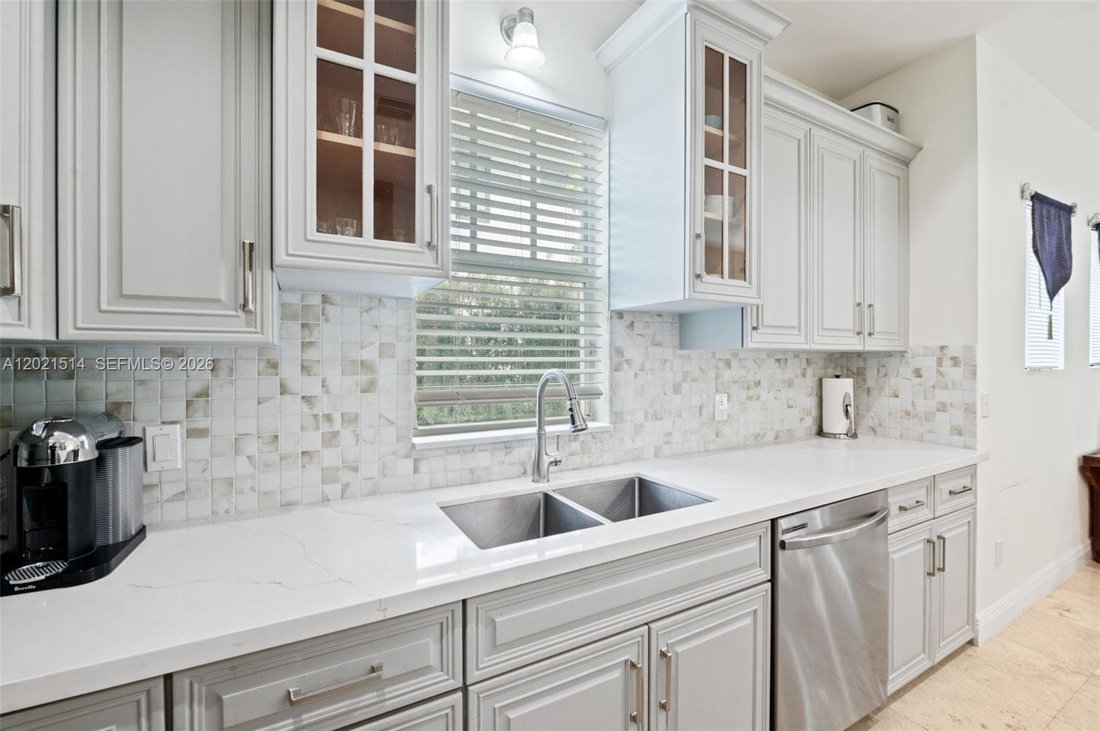 2501 Pine Tree Dr, Miami Beach FL 33140 — 13
