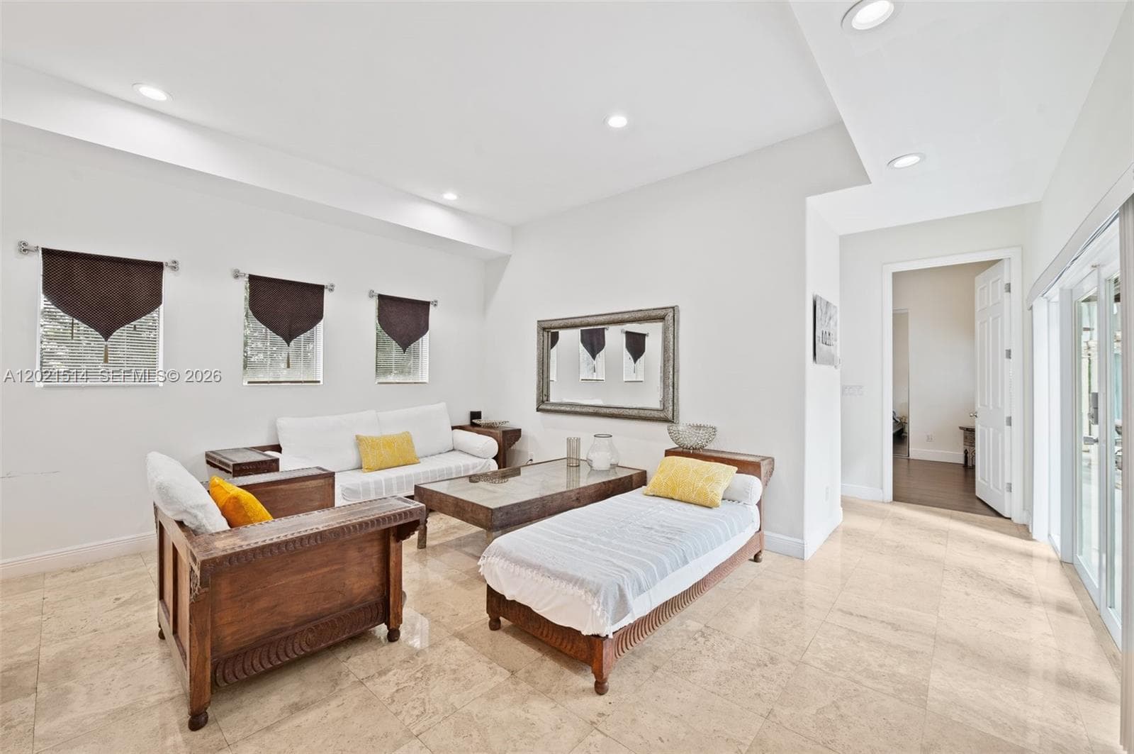2501 Pine Tree Dr, Miami Beach FL 33140 — 17