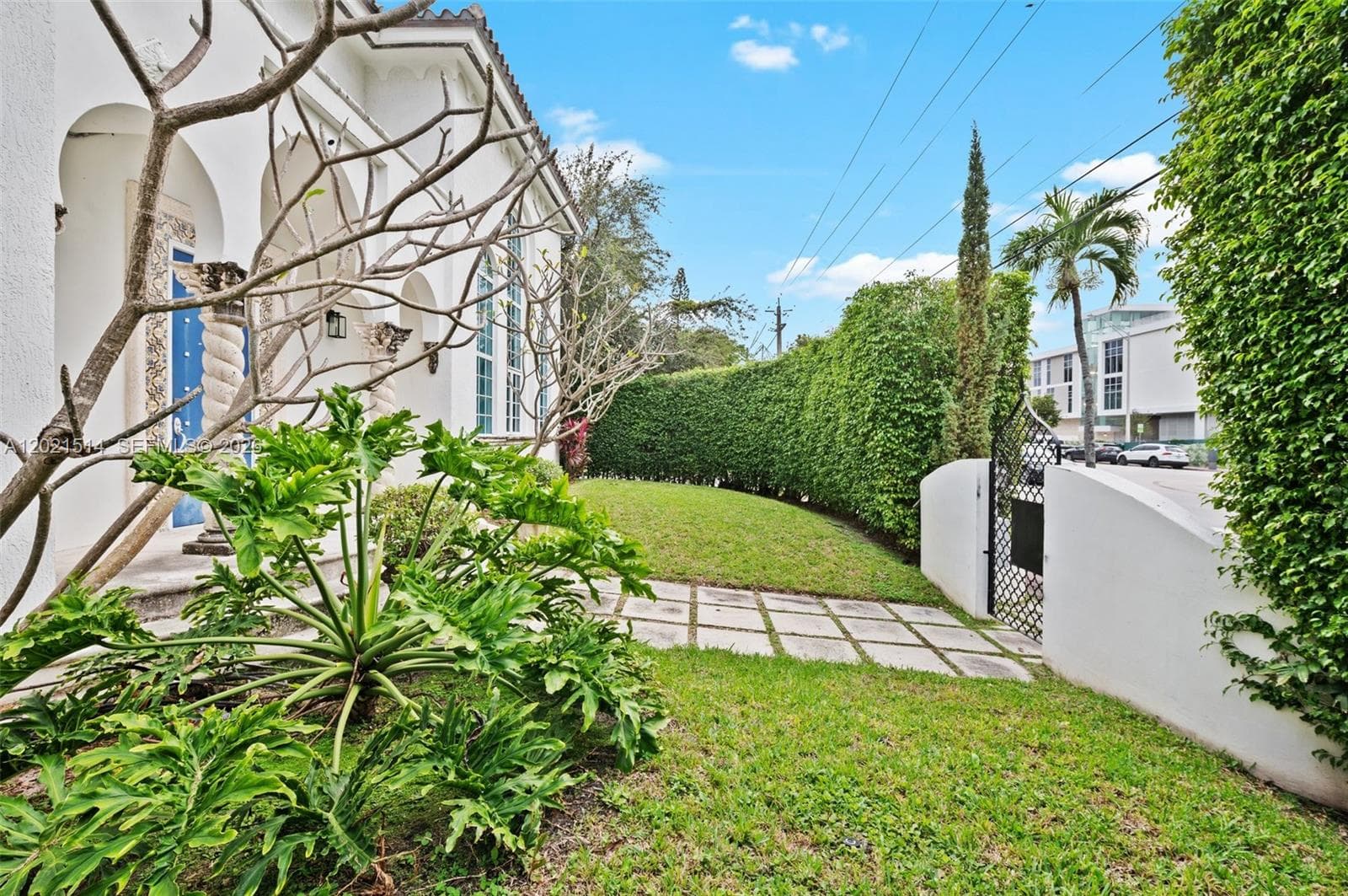 2501 Pine Tree Dr, Miami Beach FL 33140 — 47