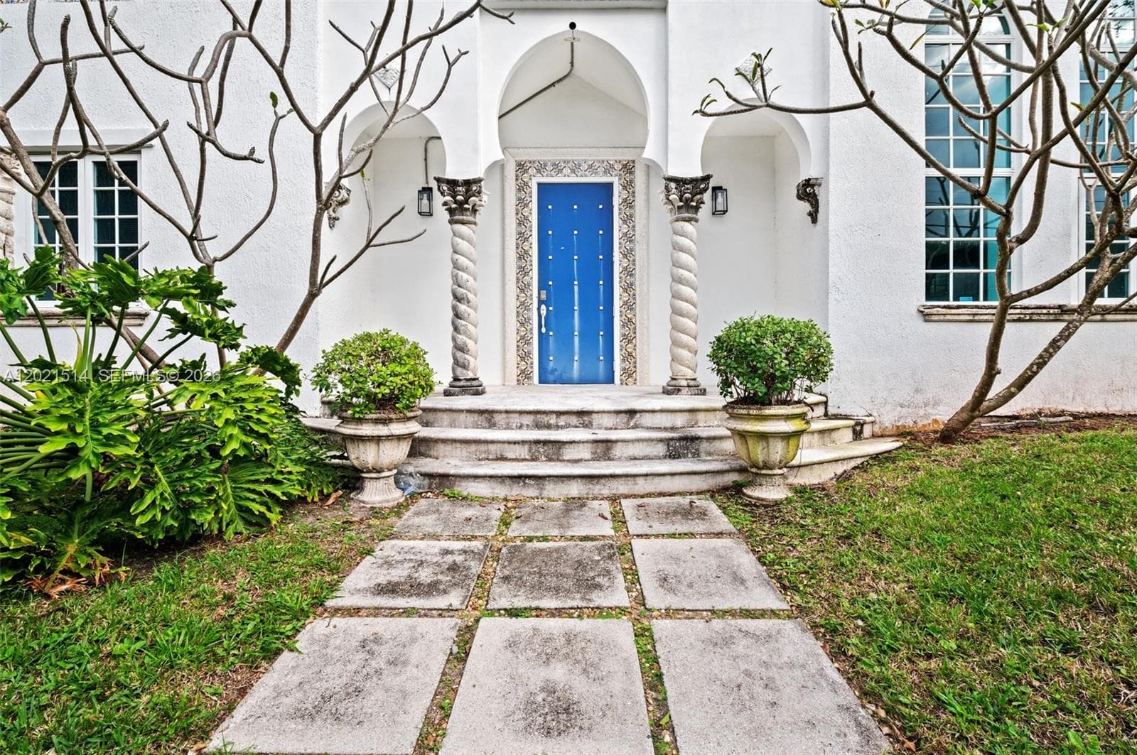 2501 Pine Tree Dr, Miami Beach FL 33140 — 43
