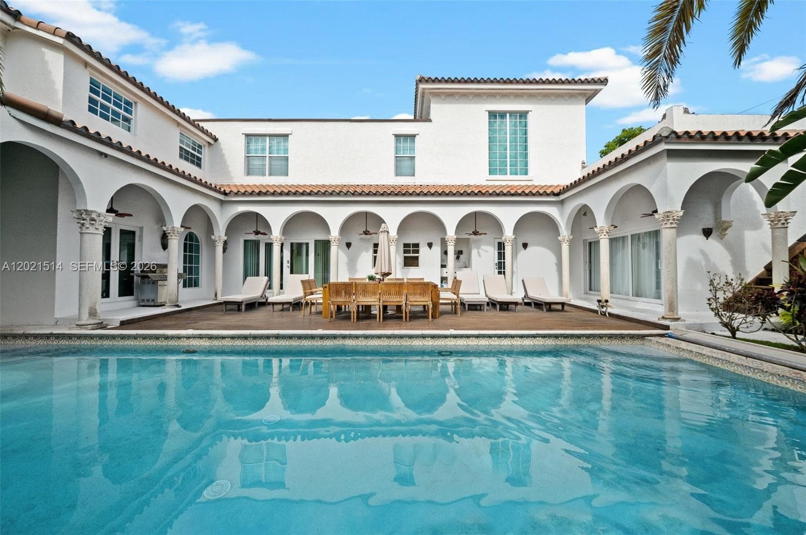 2501 Pine Tree Dr, Miami Beach FL 33140 — 3