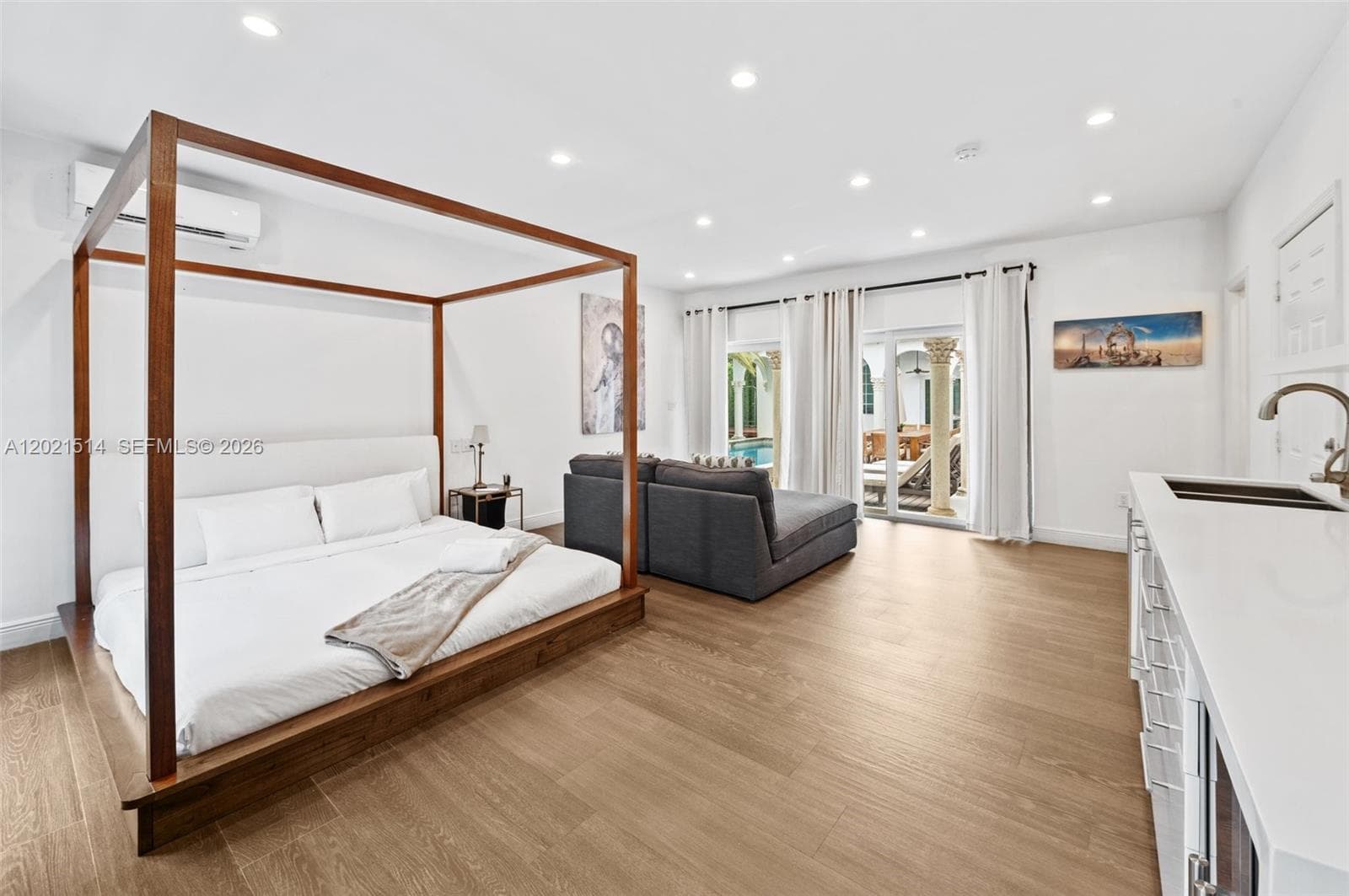 2501 Pine Tree Dr, Miami Beach FL 33140 — 36