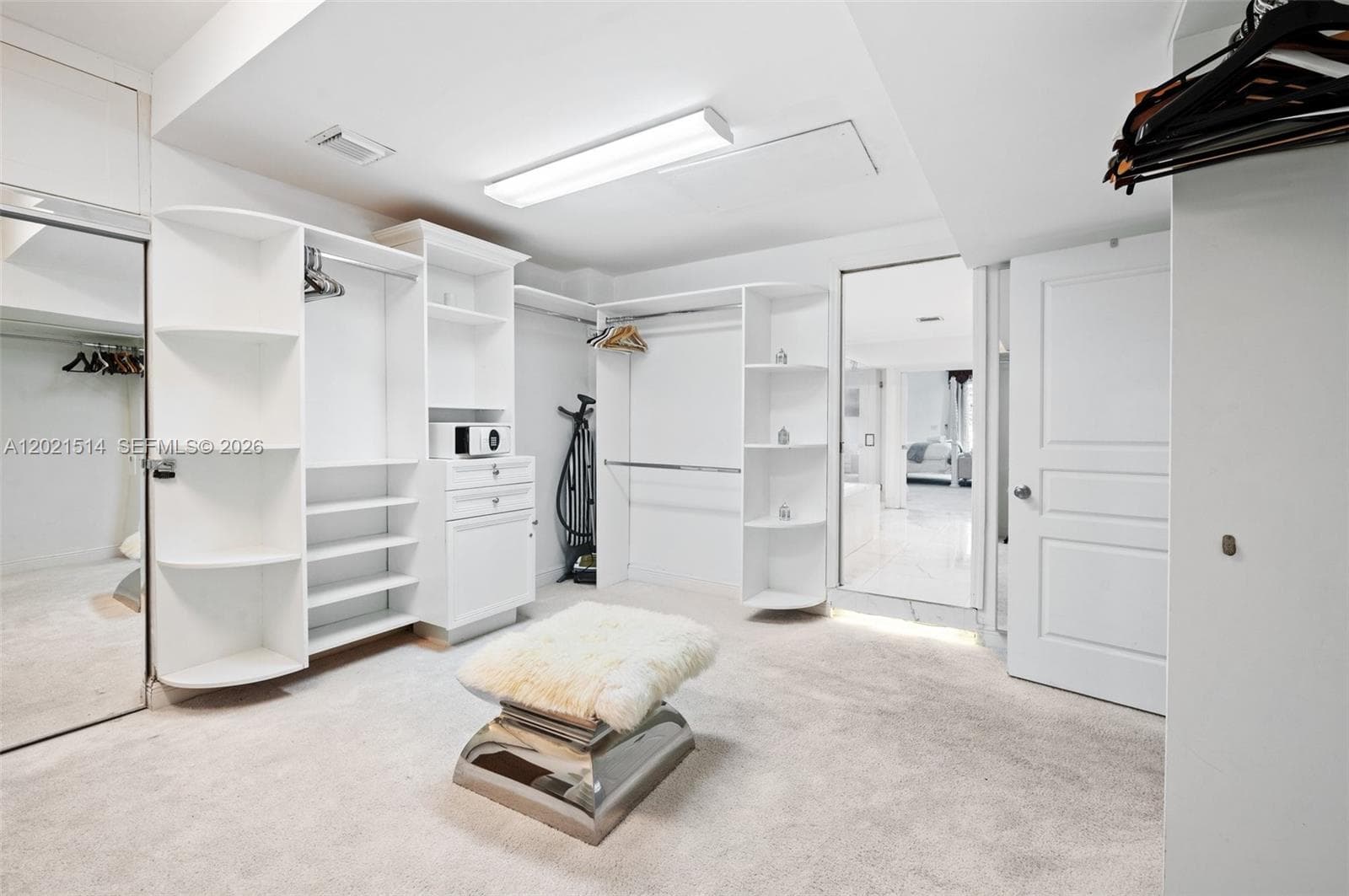 2501 Pine Tree Dr, Miami Beach FL 33140 — 32