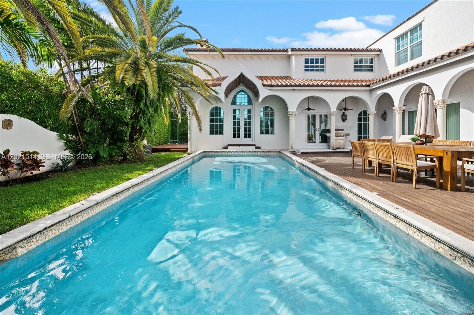 2501 Pine Tree Dr, Miami Beach FL 33140 — 1