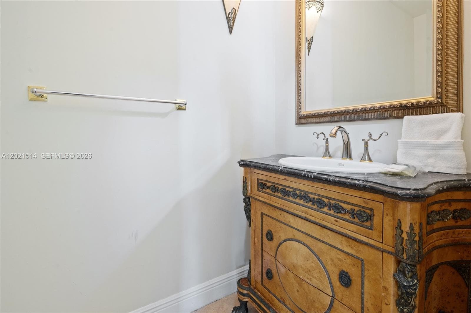 2501 Pine Tree Dr, Miami Beach FL 33140 — 20