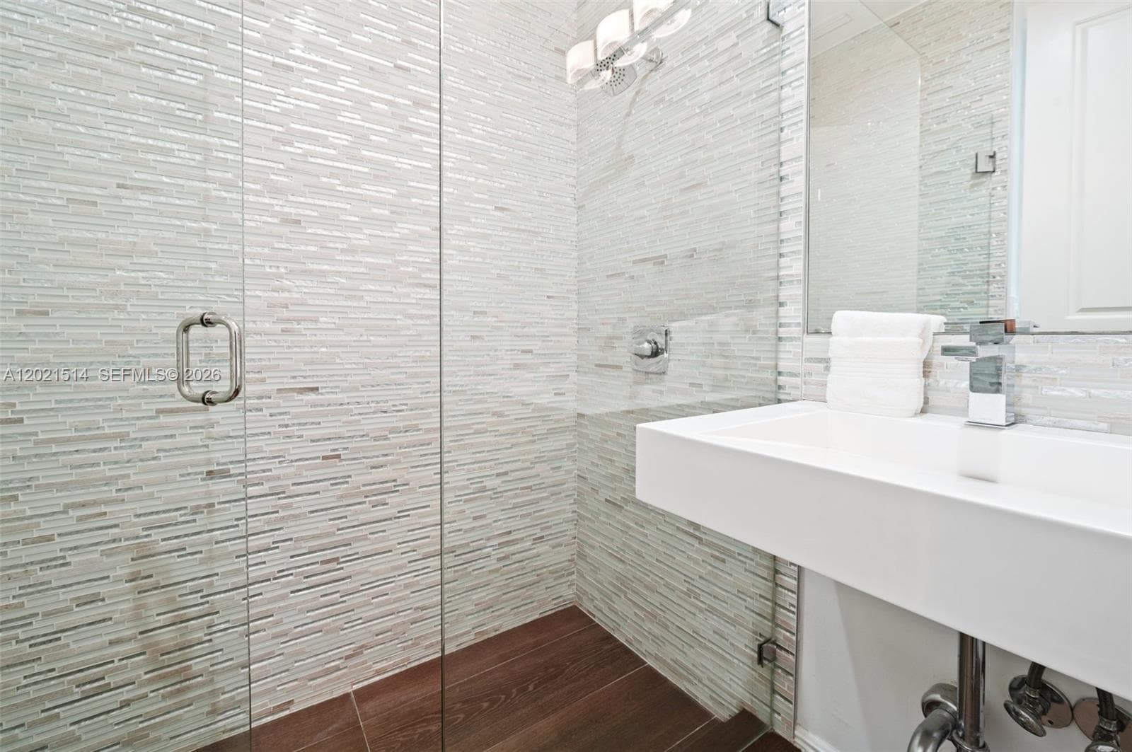 2501 Pine Tree Dr, Miami Beach FL 33140 — 24