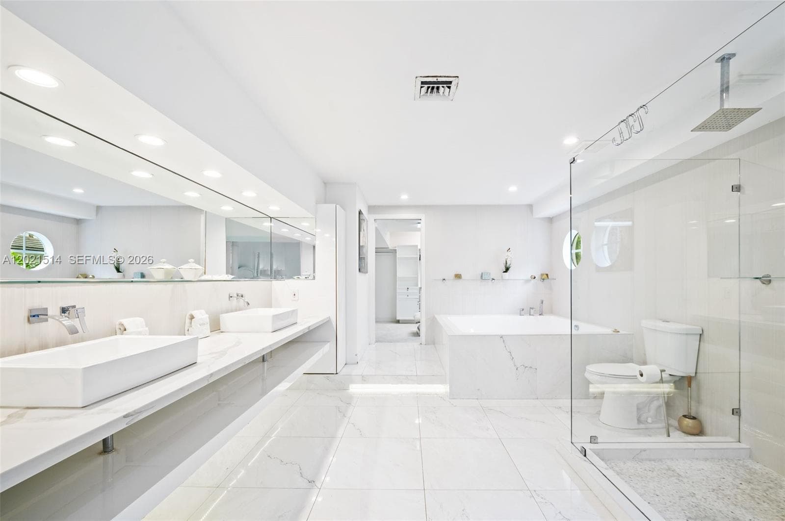 2501 Pine Tree Dr, Miami Beach FL 33140 — 30