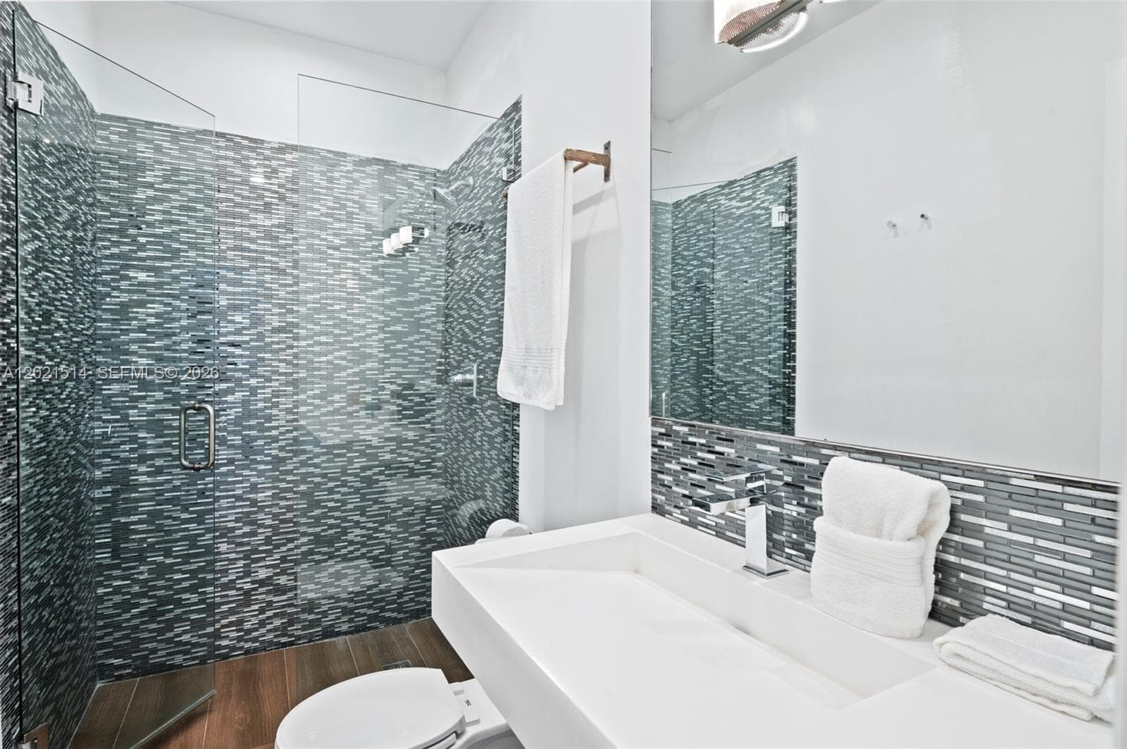 2501 Pine Tree Dr, Miami Beach FL 33140 — 38
