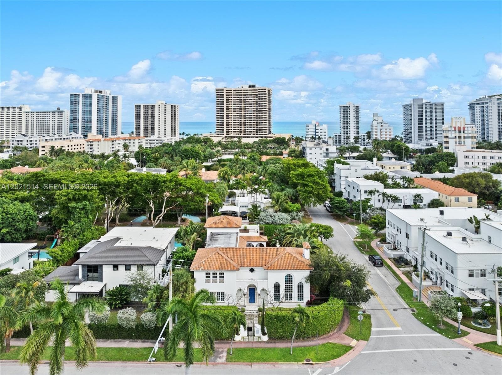 2501 Pine Tree Dr, Miami Beach FL 33140 — 45