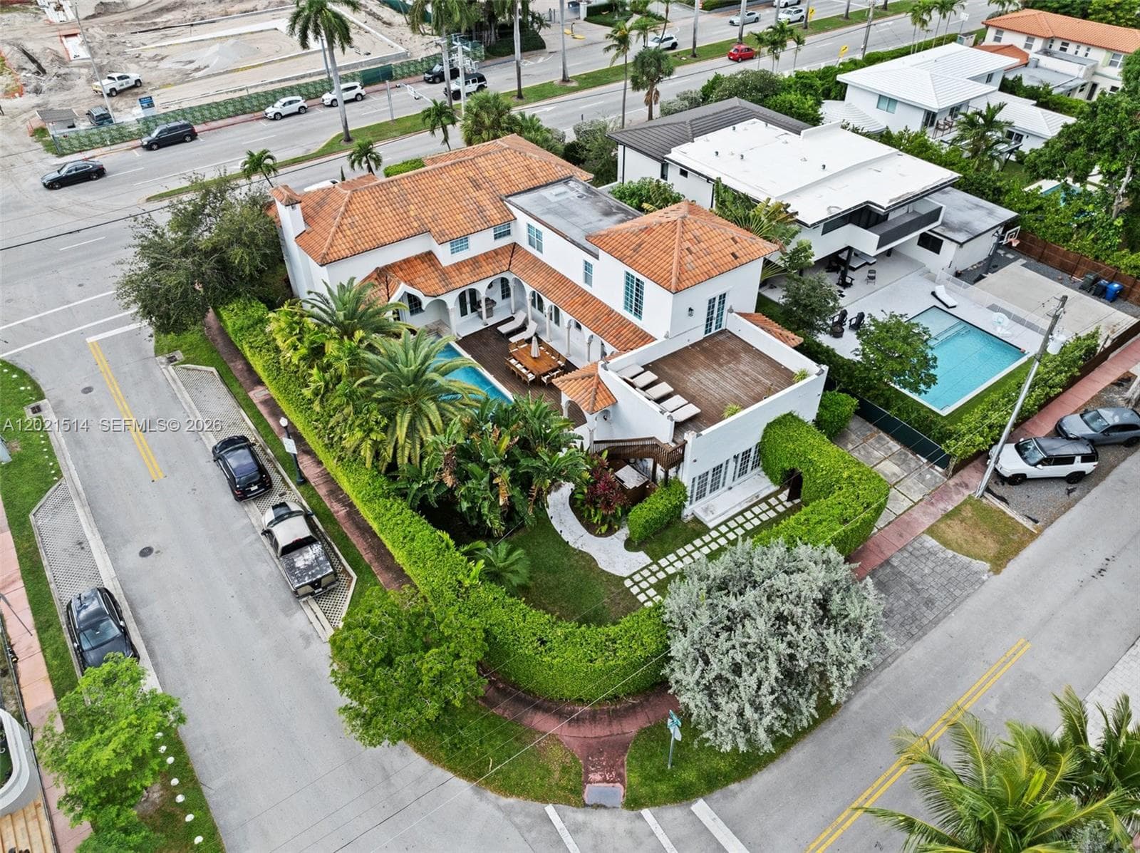 2501 Pine Tree Dr, Miami Beach FL 33140 — 50
