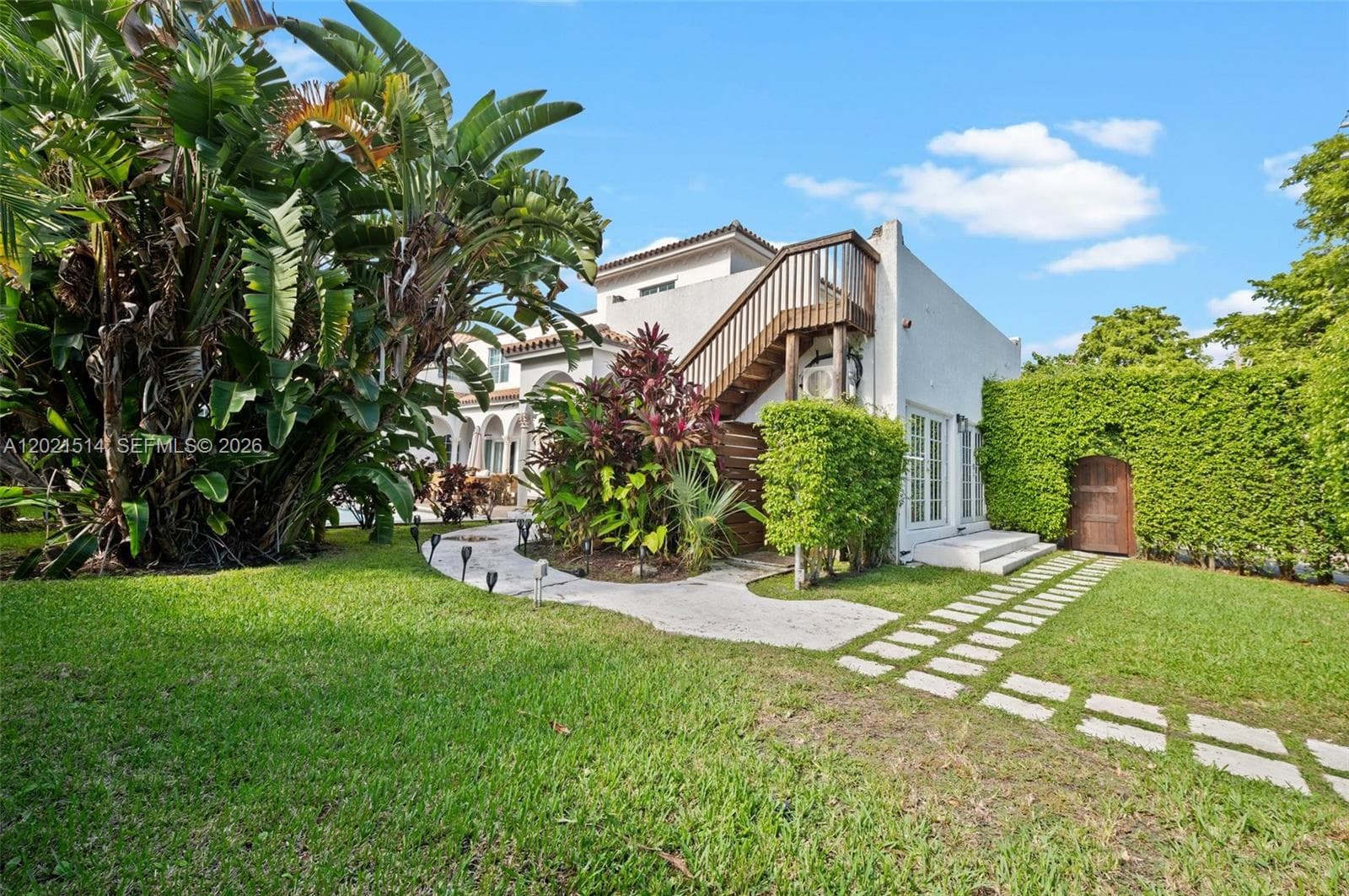 2501 Pine Tree Dr, Miami Beach FL 33140 — 40