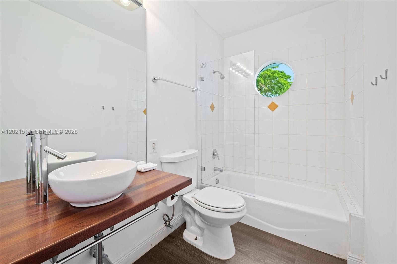 2501 Pine Tree Dr, Miami Beach FL 33140 — 35
