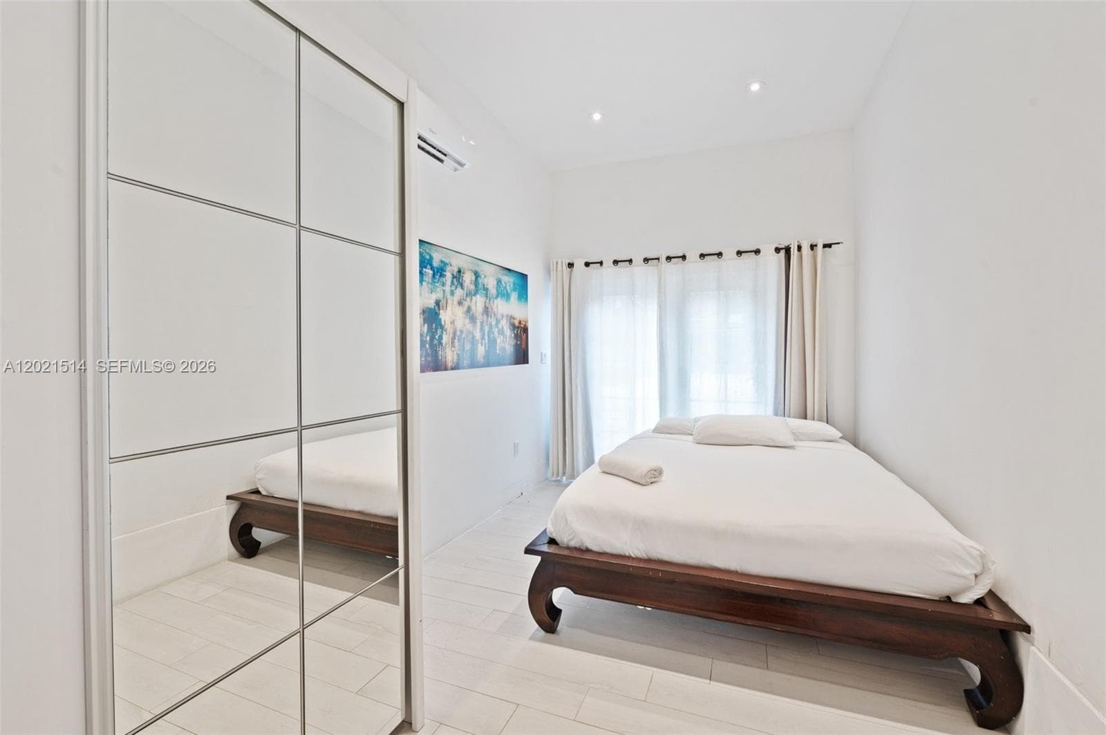 2501 Pine Tree Dr, Miami Beach FL 33140 — 39