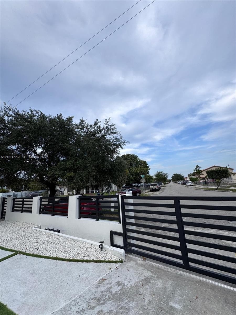 1120 E 6th Ct, Hialeah FL 33010 — 13