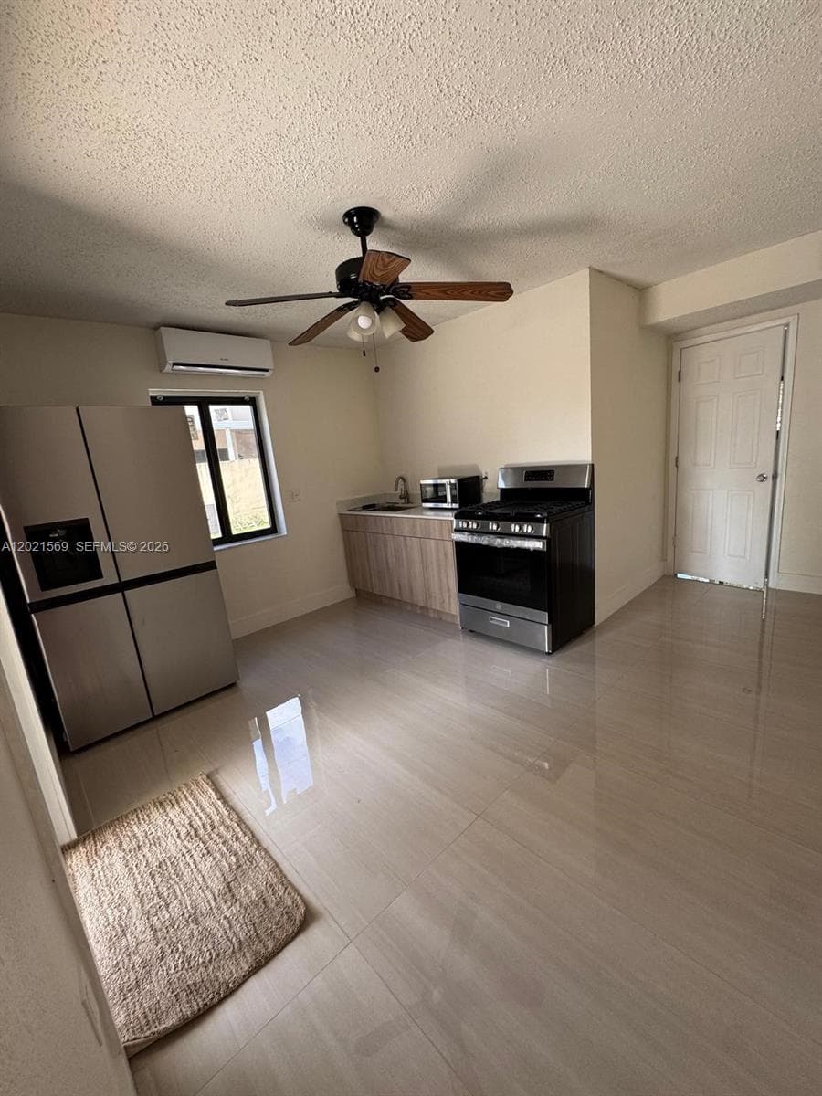 1120 E 6th Ct, Hialeah FL 33010 — 12