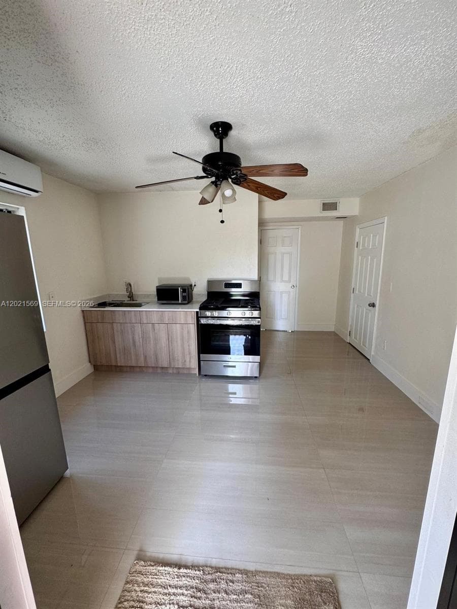 1120 E 6th Ct, Hialeah FL 33010 — 10