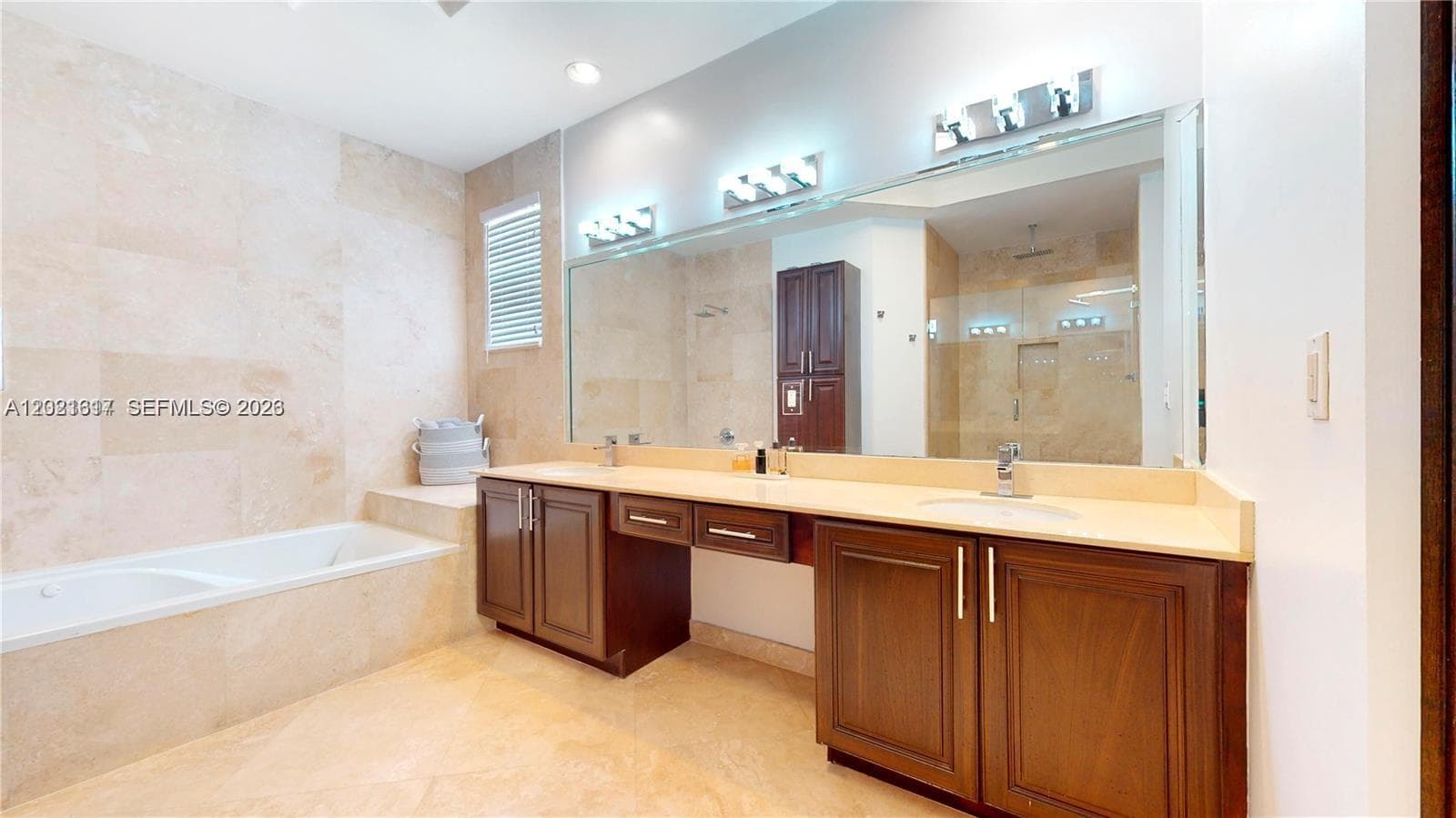 11530 NW 82nd Ter, Doral FL 33178 — 14