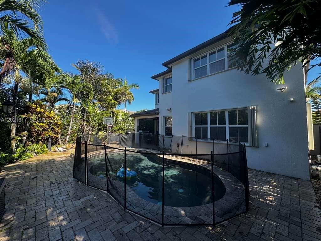 11530 NW 82nd Ter, Doral FL 33178 — 37
