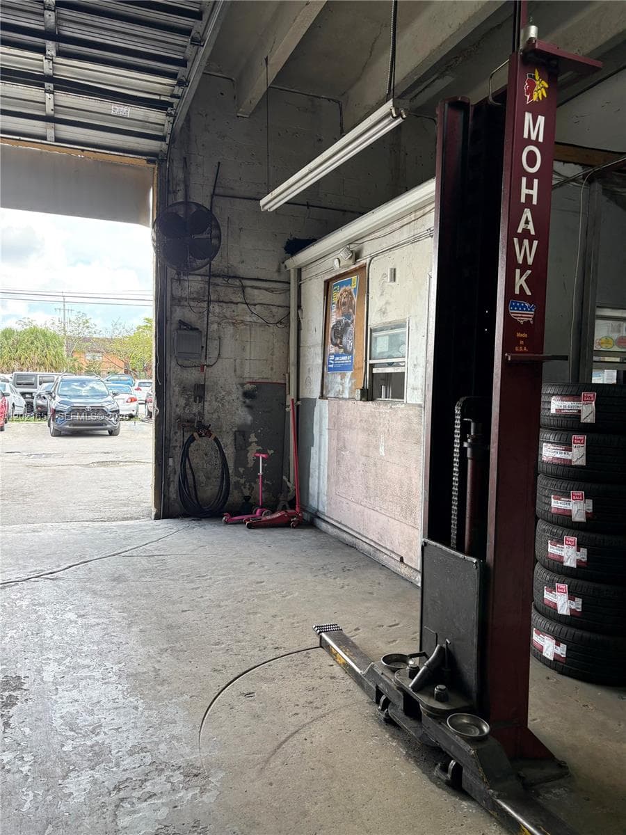 11750 NW 87th Pl, Hialeah Gardens FL 33018 — 13