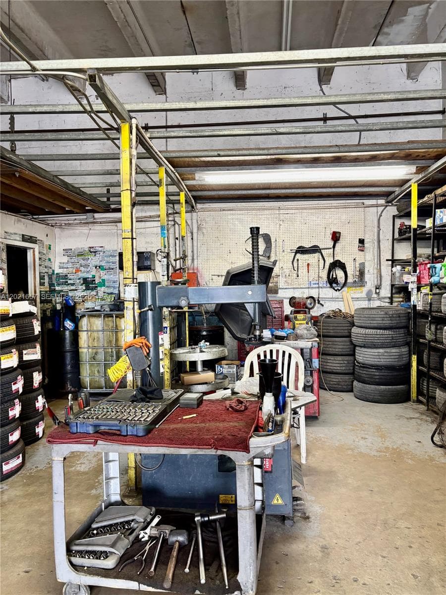 11750 NW 87th Pl, Hialeah Gardens FL 33018 — 7