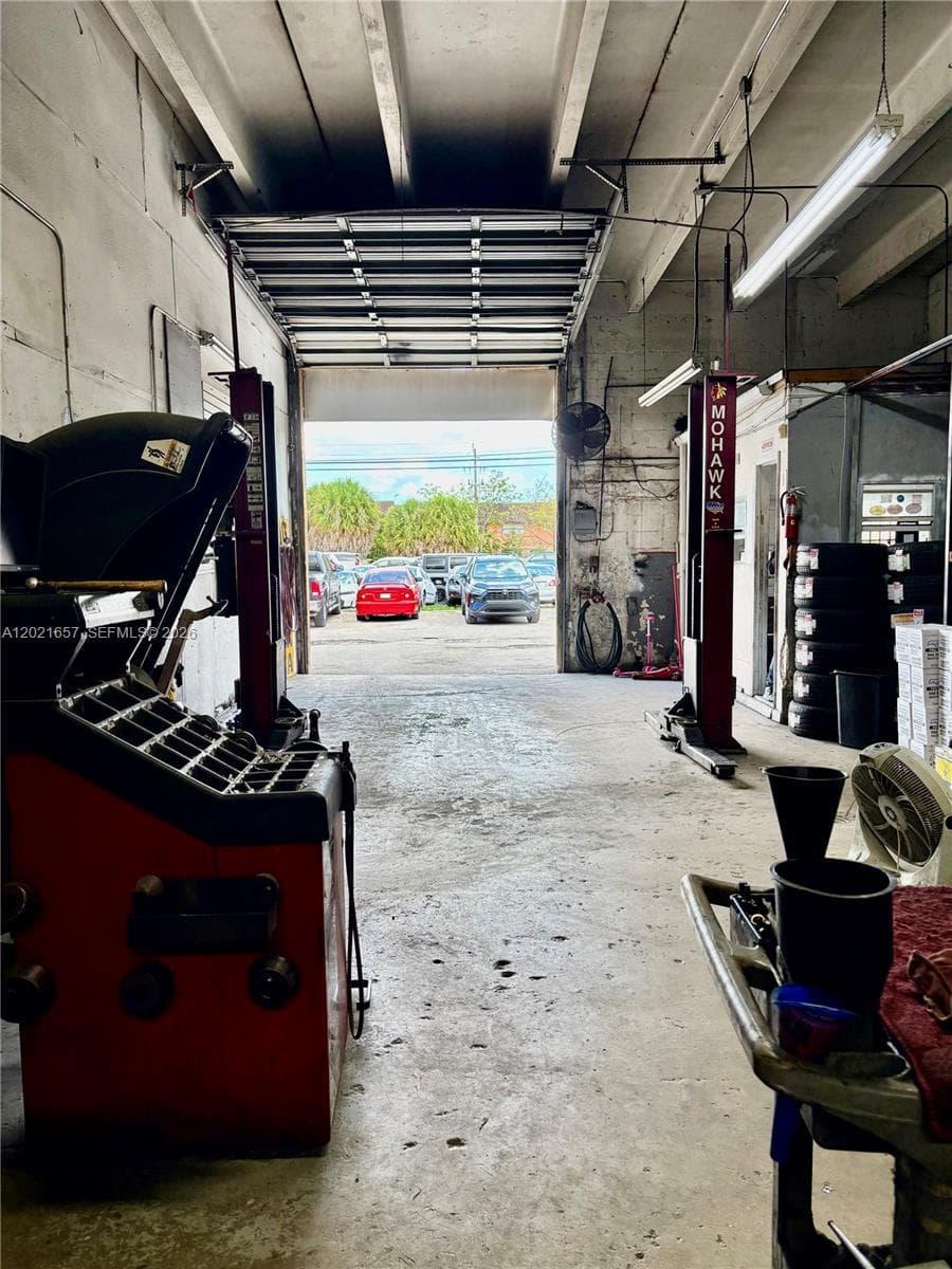 11750 NW 87th Pl, Hialeah Gardens FL 33018 — 10