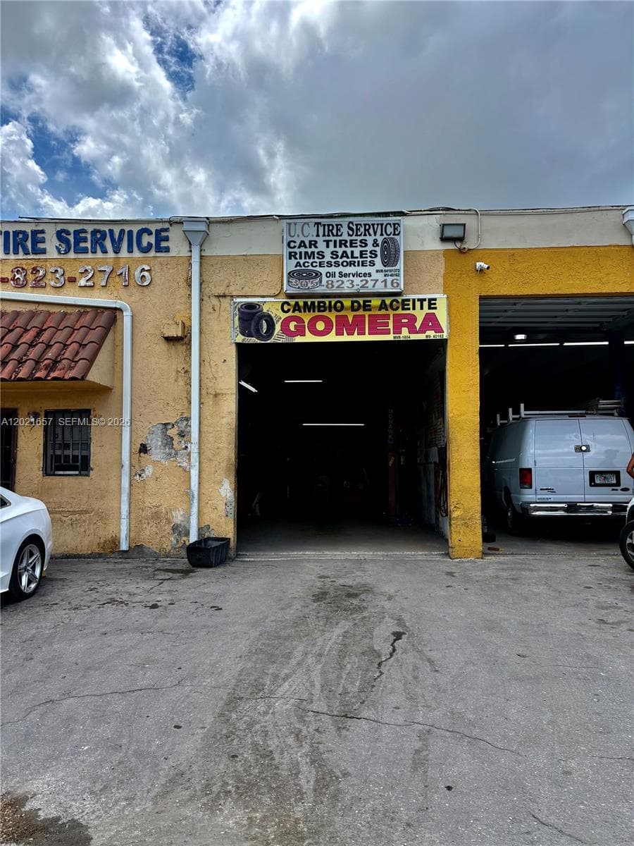 11750 NW 87th Pl, Hialeah Gardens FL 33018 — 11