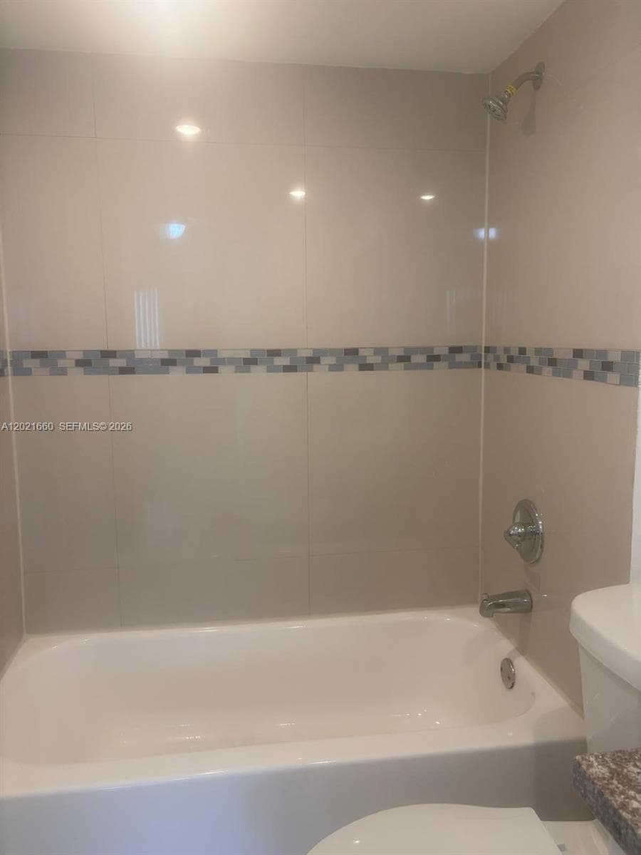 7120 NW 179th St # 106, Hialeah FL 33015 — 8