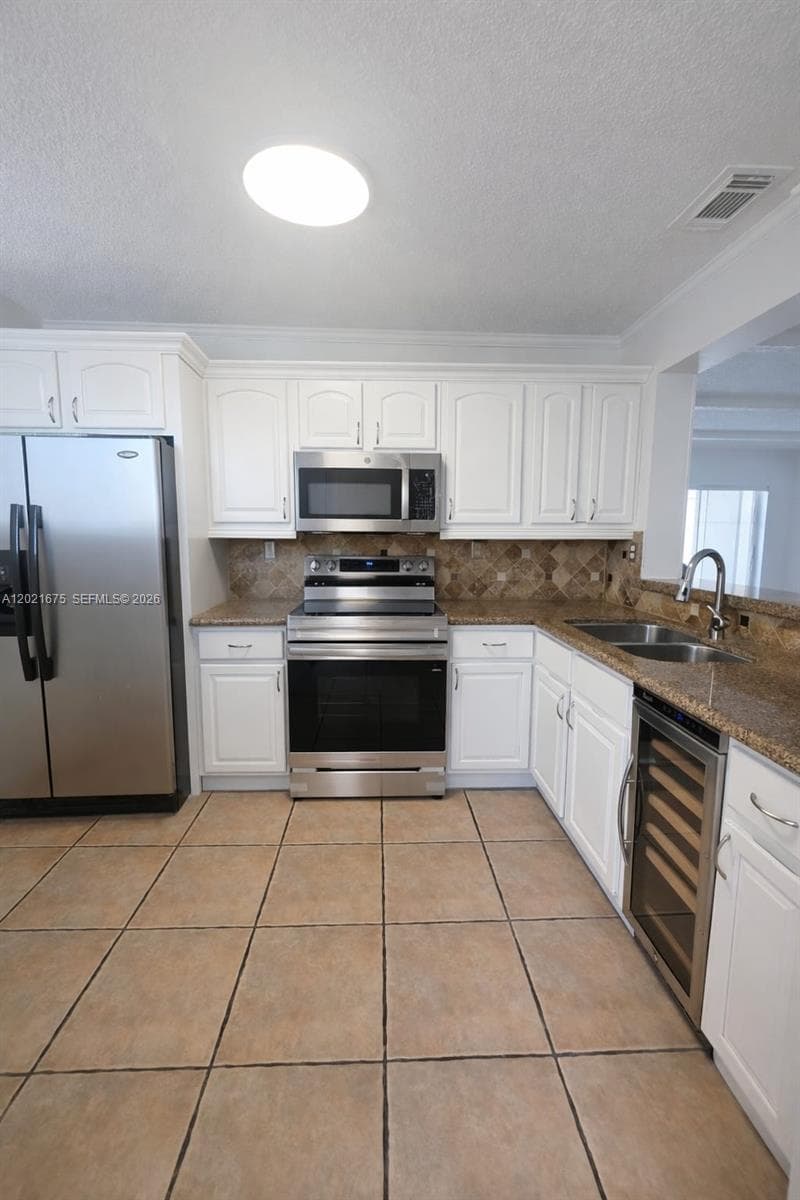 15761 SW 137 ave # 202, Miami FL 33177 — 6
