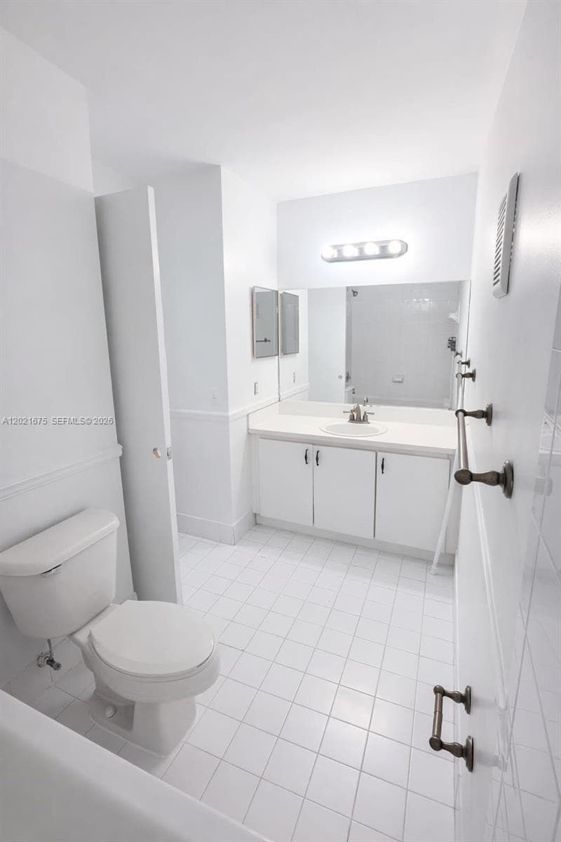 15761 SW 137 ave # 202, Miami FL 33177 — 26