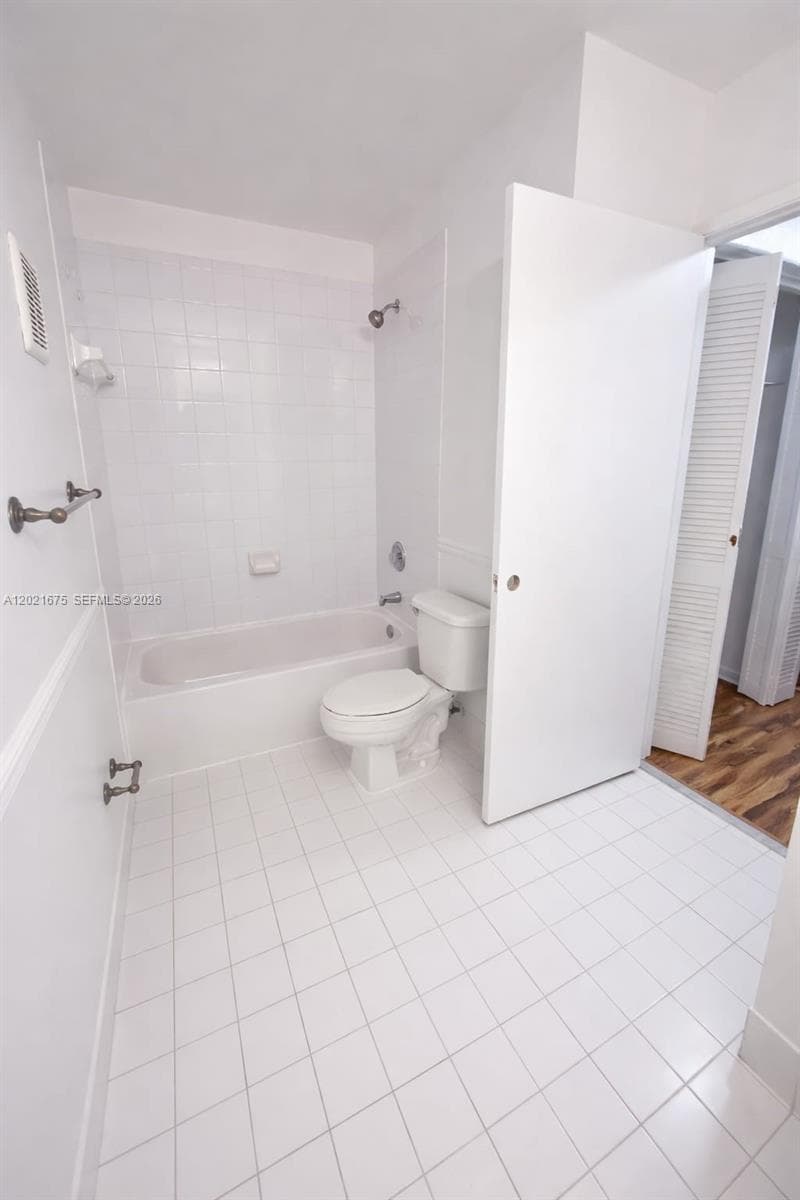 15761 SW 137 ave # 202, Miami FL 33177 — 25